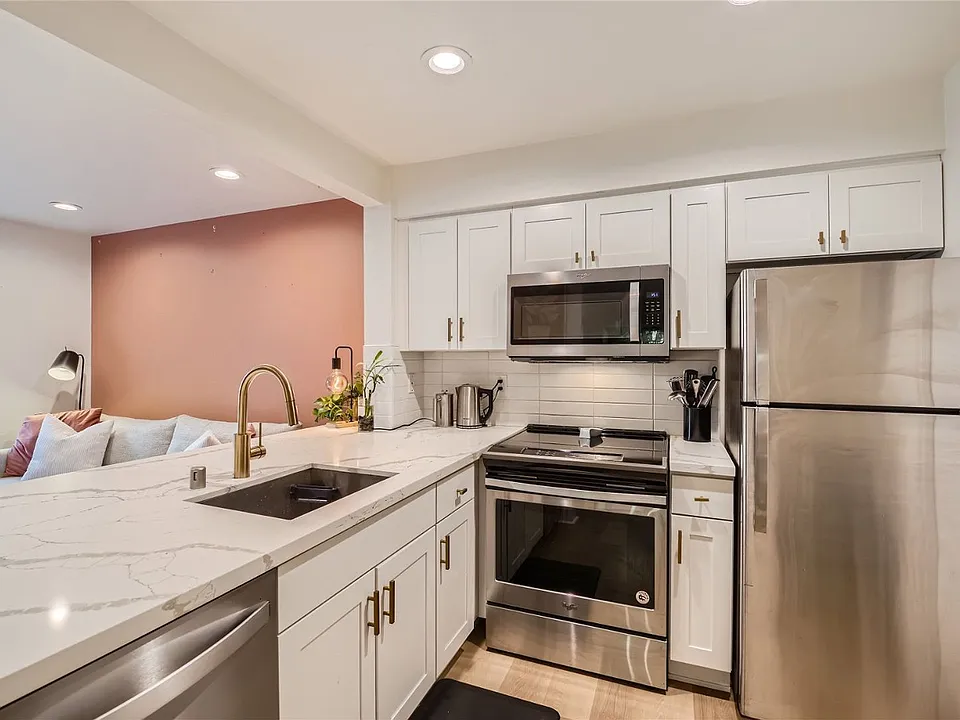 700 E Denny Way #209
