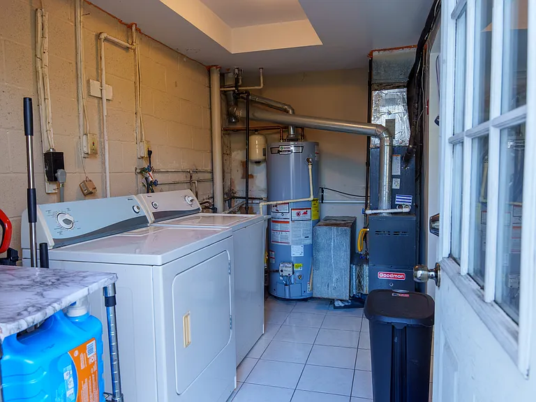 8439 Pioneer Dr — Photo 16