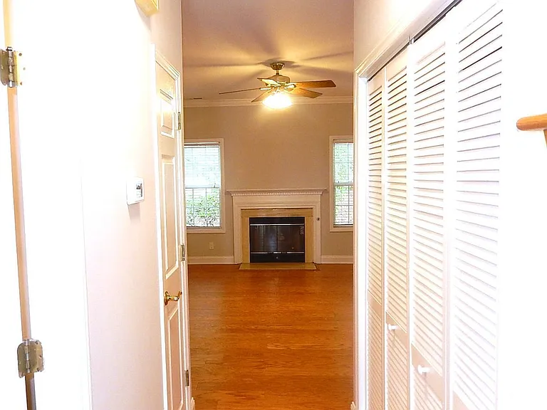 211 Bridgepath Dr — Photo 3