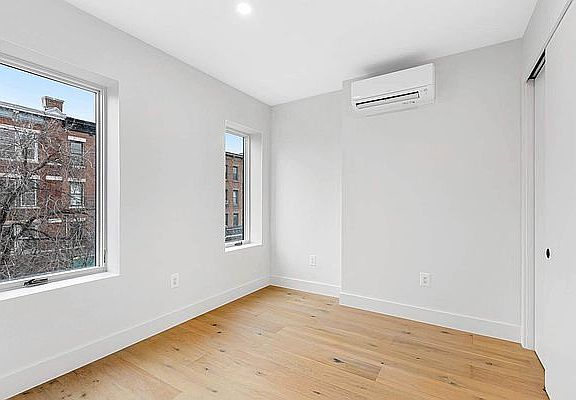 5th image of 301 Van Brunt St #2