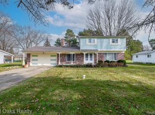 1042 Arapaho Dr, Burton, MI 48509
