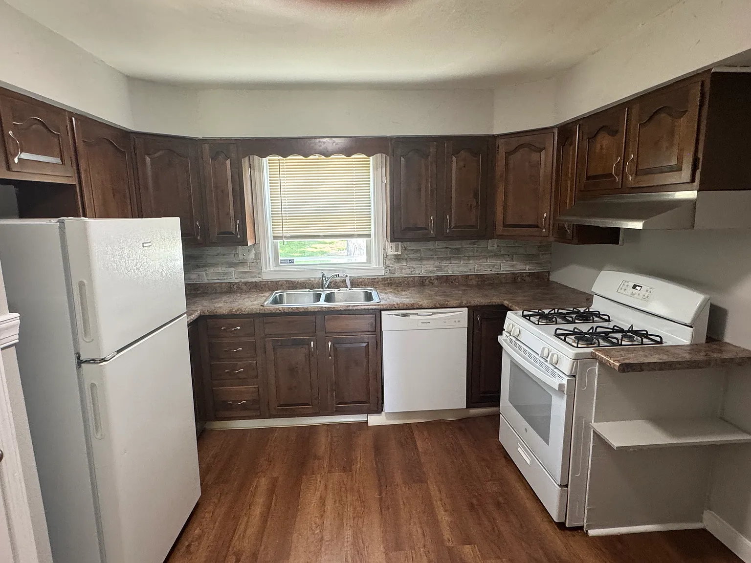 2 bed, 1290 sqft, $1,595 — Photo 3