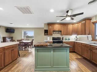 301 Lake View Dr NE, Solon, IA