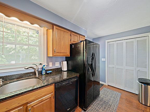 5th image of 60 Pattison St #17