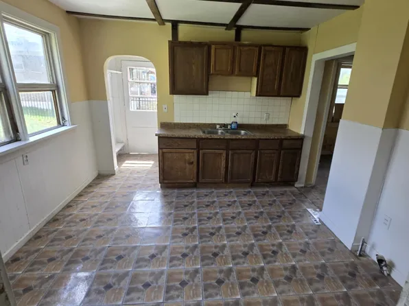 402 Holly St, Iron River, MI 49935