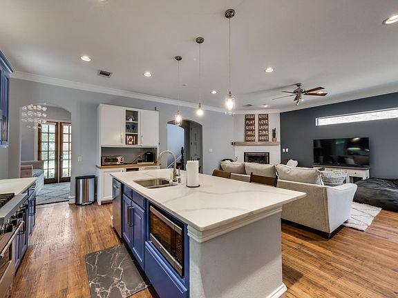 3rd image of 2614 N Henderson Ave