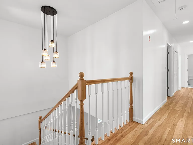 810 Brewster St — Photo 14