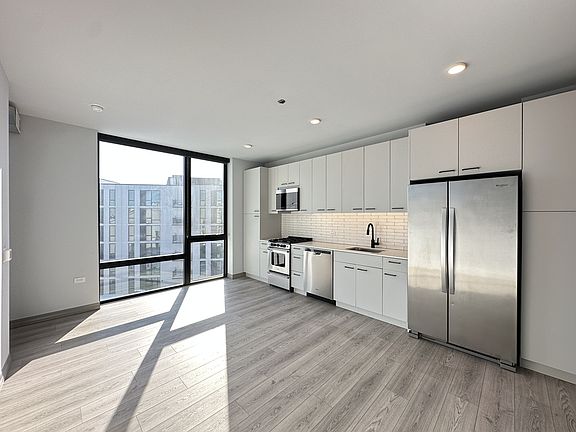 5th image of 2155 N Elston Ave #256