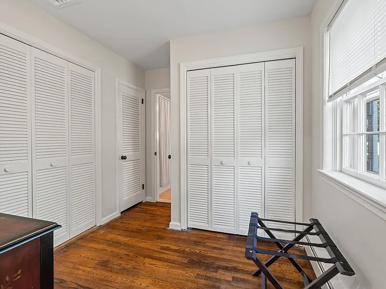 341 Crum Creek Ln — Photo 16