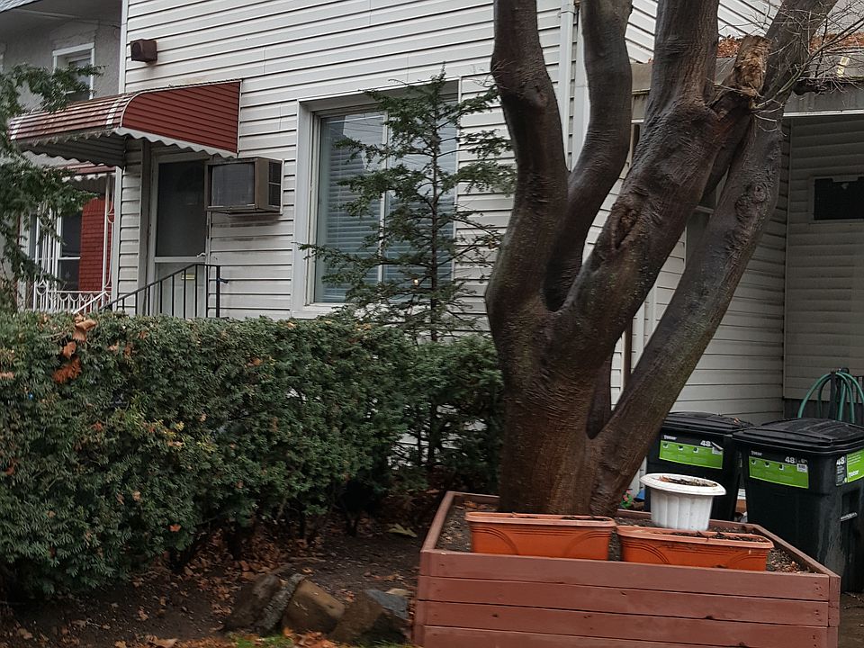 2nd image of 1123 E 10th St
