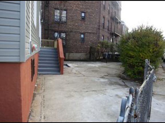 3rd image of 4528 Barnes Ave #1FAM