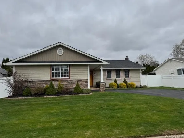 1917 Jackson Avenue, West Islip, NY 11795