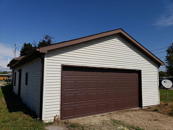 2nd image of 1006 E Monroe St