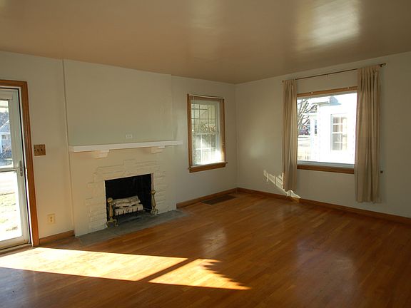 3rd image of 2940 Revere Ave