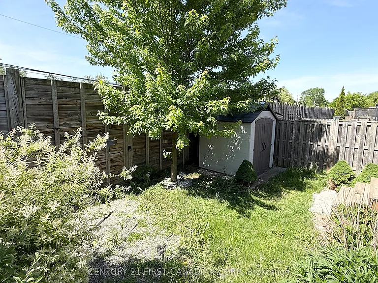 197 Baxter St — Photo 36