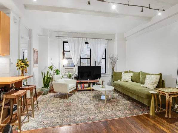 157 East 72nd Street image 1 of 13