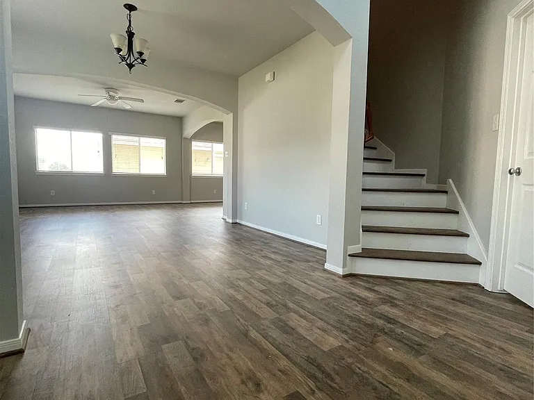 1502 Claremont Garden Cir — Photo 10