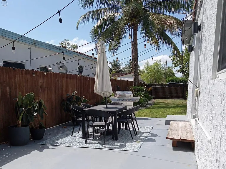 10441 NW 5th Ave — Photo 19
