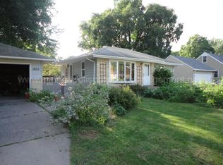 1805 Chatsworth St N, Roseville, MN 55113