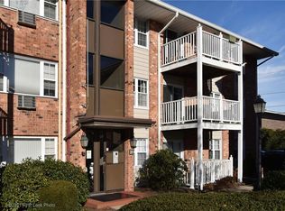 23 Bullocks Point Ave APT 2A, Riverside, RI 02915
