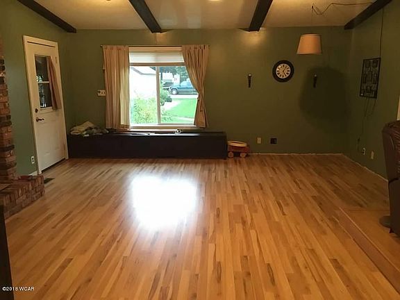 3rd image of 915 Becker Ave SE