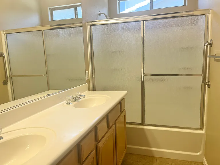 2518 W Florentine Rd — Photo 9