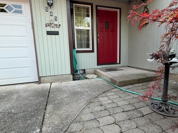 545 S Dogwood St, Cornelius, OR 97113