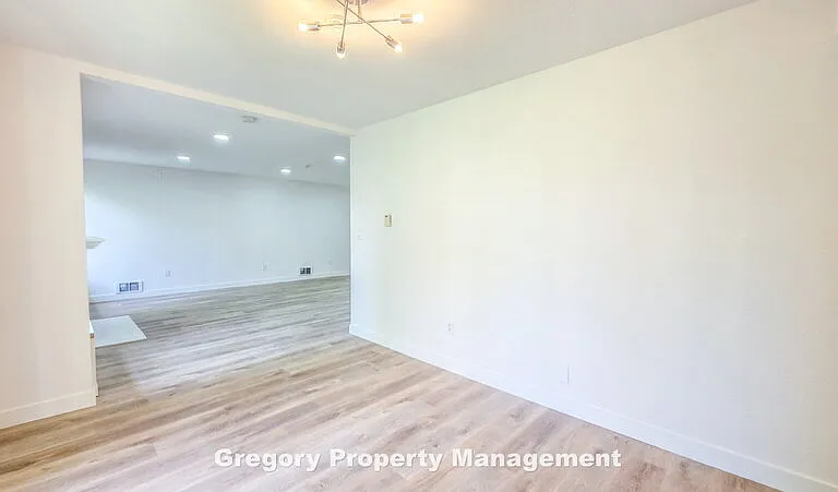 15802 Leary Way — Photo 14