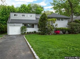 80 Bengeyfield Dr, Williston Park, NY 11596