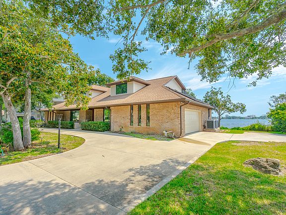 3rd image of 1209 Oak Forest Dr