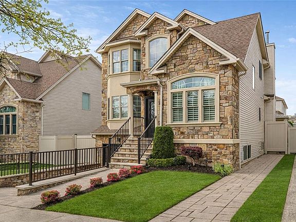 3rd image of 86 W Castor Pl