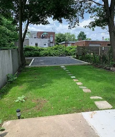 915 Mellon St — Photo 11