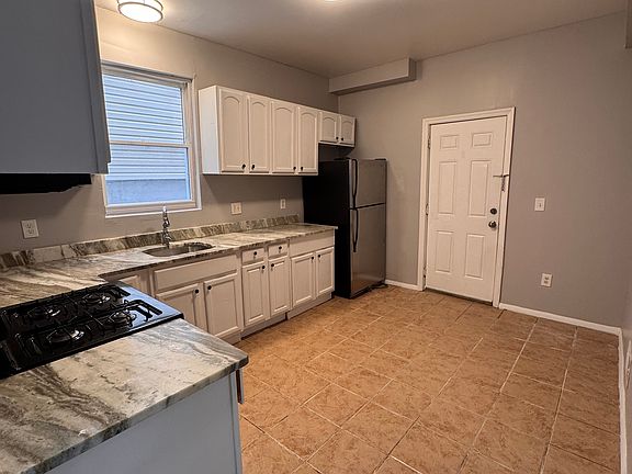 3rd image of 117 S 12th St #1