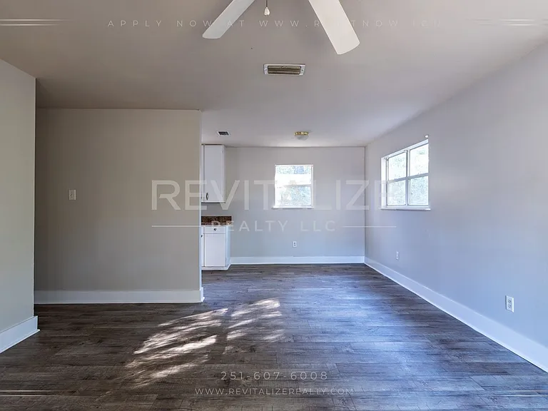 1746 Cody Rd N — Photo 6
