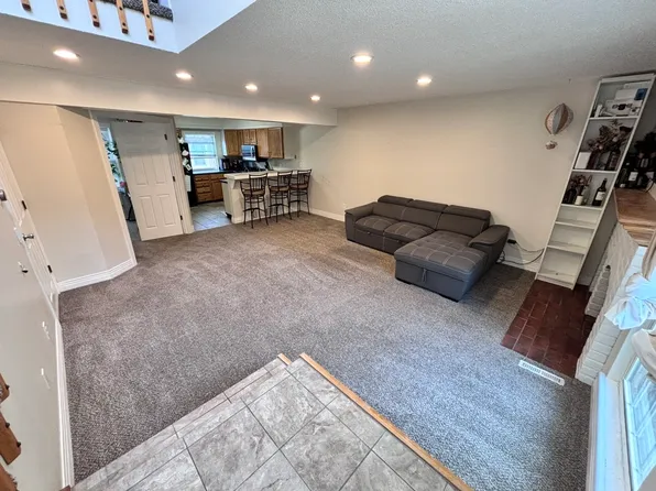 2052 S Helena St APT E, Aurora, CO 80013