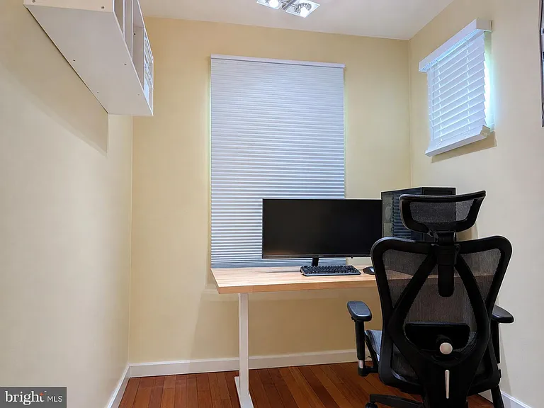 72 Harvard Cir — Photo 23
