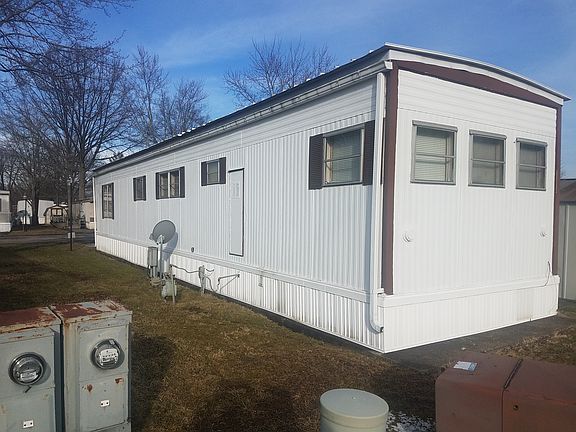 2nd image of 11 Blueberry Ln SW