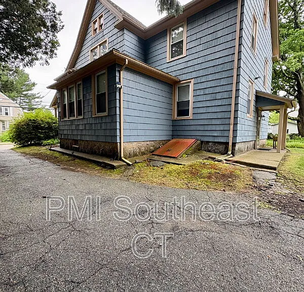 50 Meridian St #2B — Photo 13