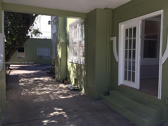3rd image of 836 NW 17th Ave