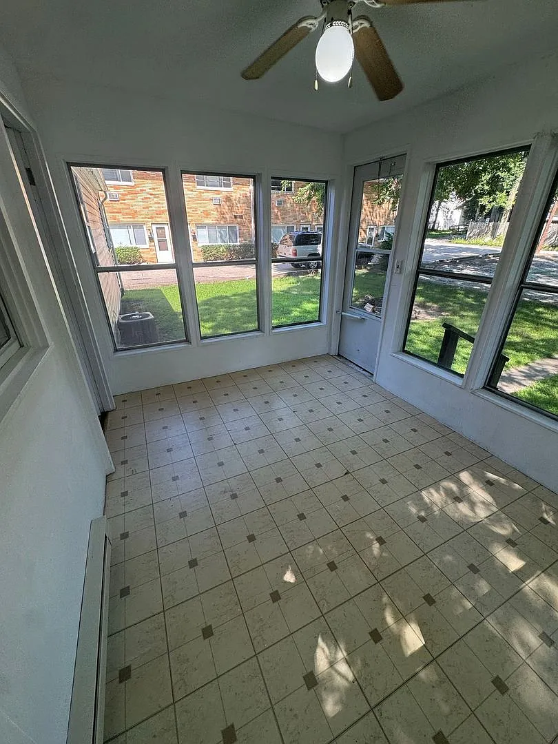 3BR Close to Campus with Free Parking, Washer/Dryer Provided, Unfinished Basement, & Fire Pit! — Photo 4