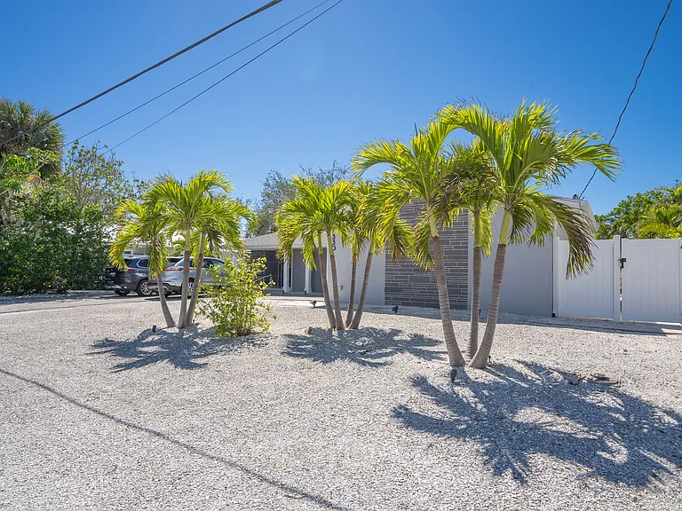 330 N Tessier Dr — Photo 55