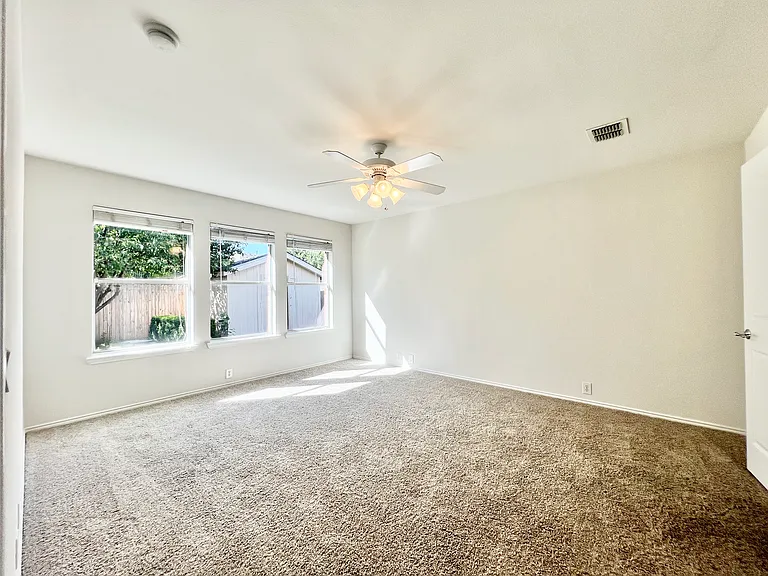 903 Mazatlan Ct — Photo 8