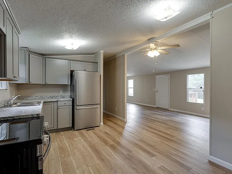 842 Emery Rd — Photo 11