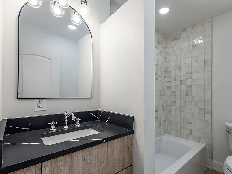 2327 E Bryan Ave — Photo 14