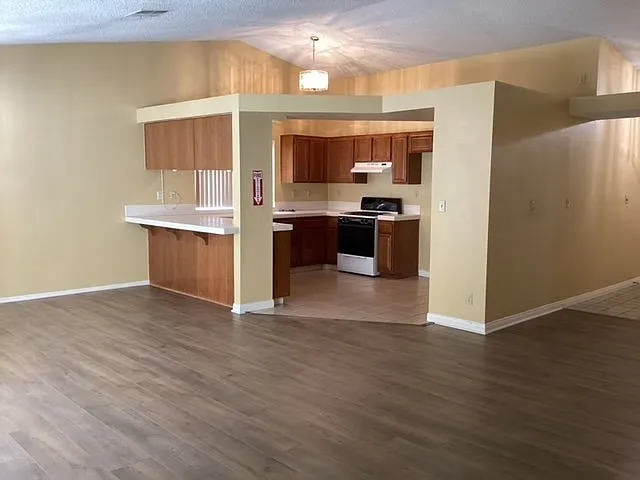 4660 Grandview Dr — Photo 5