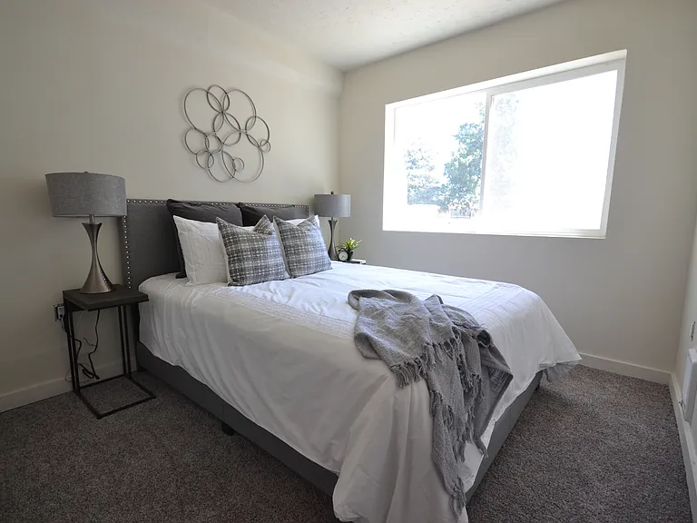 560 SW Paiute St #B — Photo 18