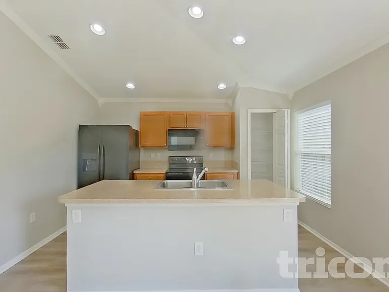 11931 Alexandra Dr — Photo 5