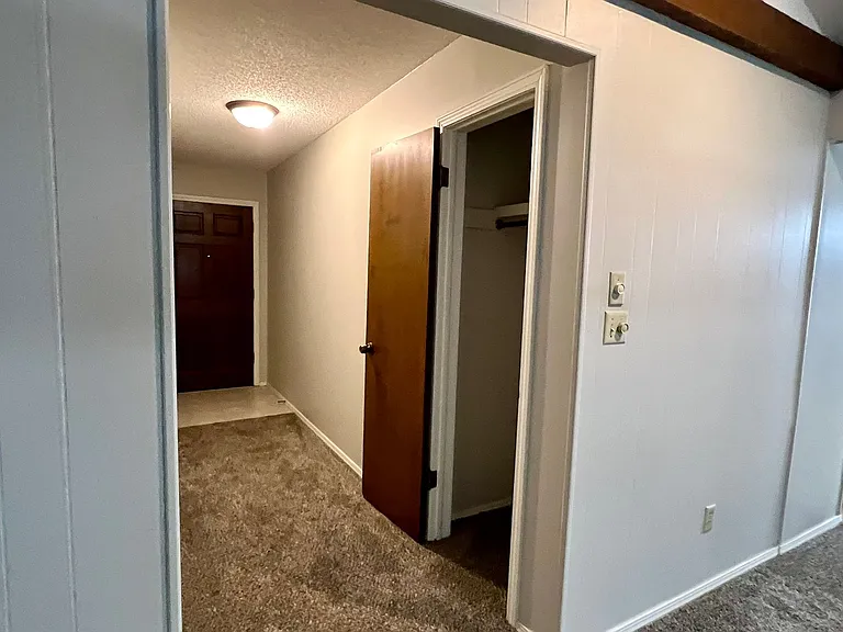 903 E Cambridge St — Photo 2