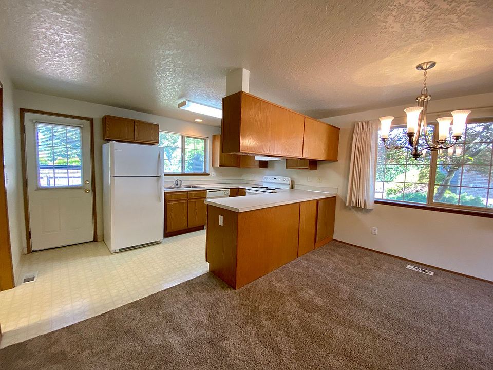 1st image of 1300 NE 181st Ave #123