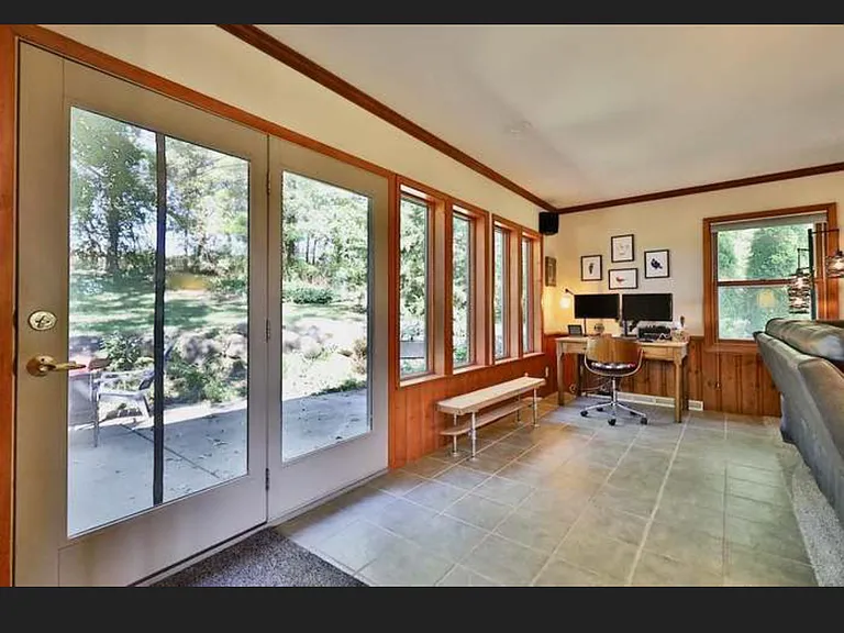 6097 Hellenbrand Rd — Photo 2